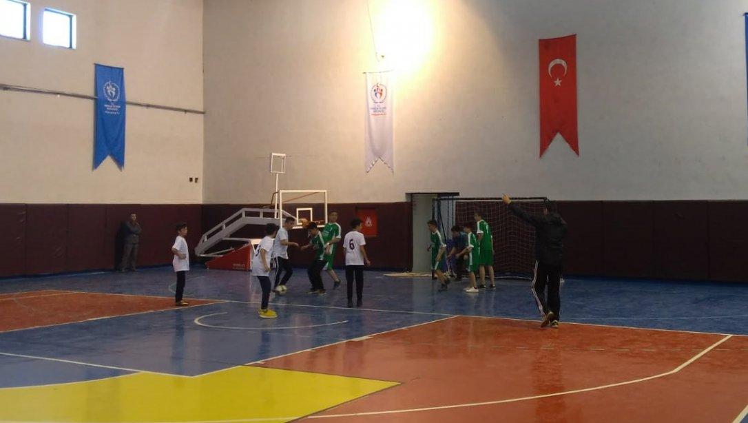 Futsal ve kaleli yakan top turnuvalarımız başladı.