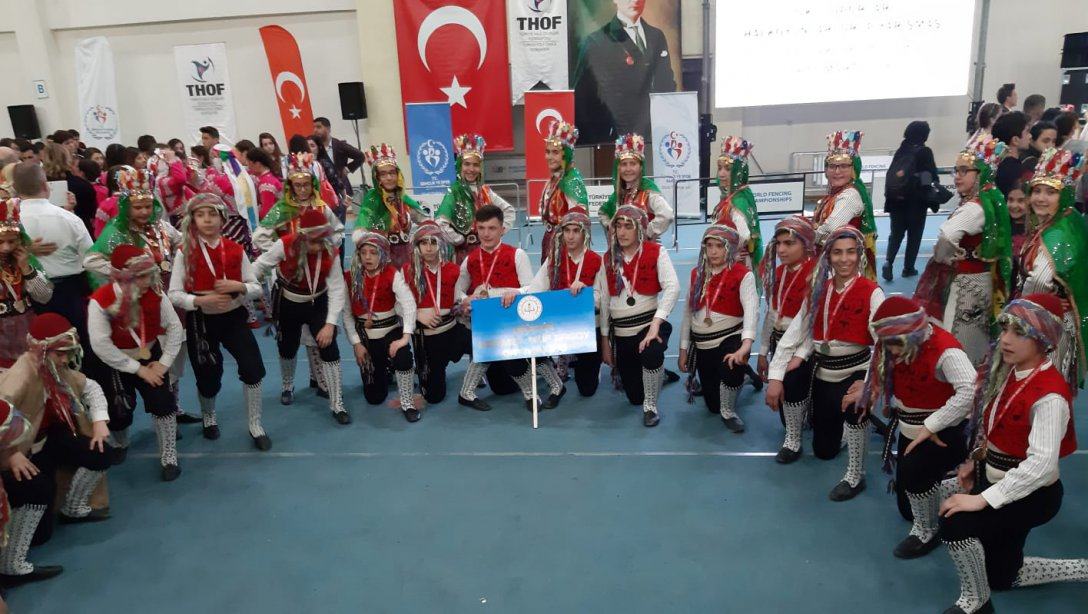 İlçemiz Mehmet Akif Ersoy Ortaokulu halkoyunları ekibi bölge şampiyonu